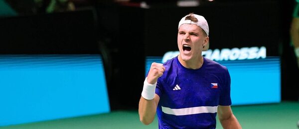 Tenis, Davis Cup, Jakub Menšík během finále v Bologni