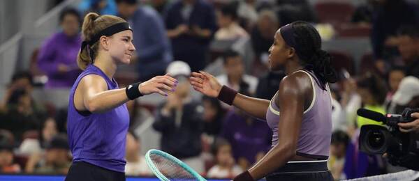 Karolína Muchová a Coco Gauff na turnaji v Pekingu 2024
