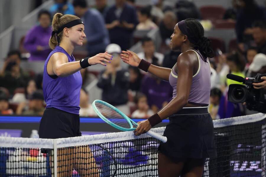 Karolína Muchová a&nbsp;Coco Gauff na turnaji v&nbsp;Pekingu 2024