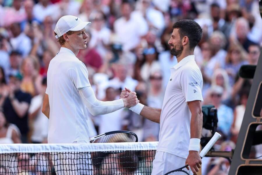 Jannik Sinner a&nbsp;Novak Djokovič na Wimbledonu 2025