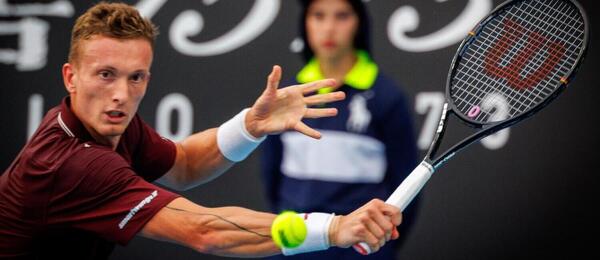 Jiří Lehečka v utkání prvního kola Australian Open 2026 proti Arthurovi Geovi