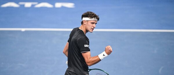 Jakub Menšík na turnaji v Dauhá 2026