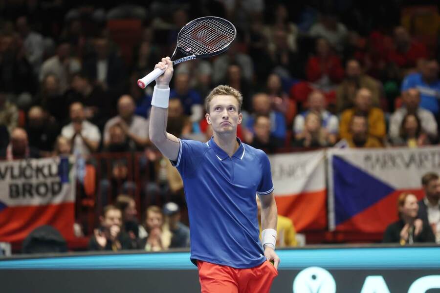 Jiří Lehečka v&nbsp;kvalifikačním utkání Davis Cupu proti Švédsku