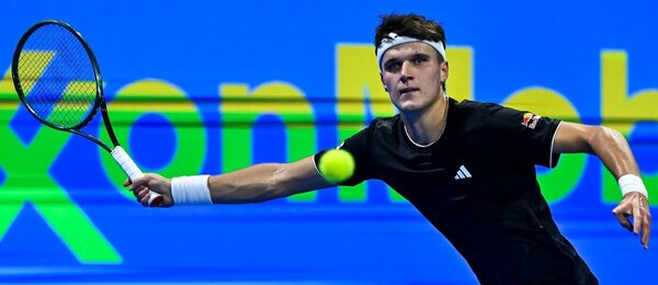 Jakub Menšík na turnaji v Dauhá 2026