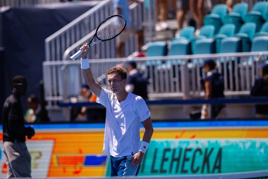 Český tenista Jiří Lehečka slaví triumf na turnaji ATP v&nbsp;Miami