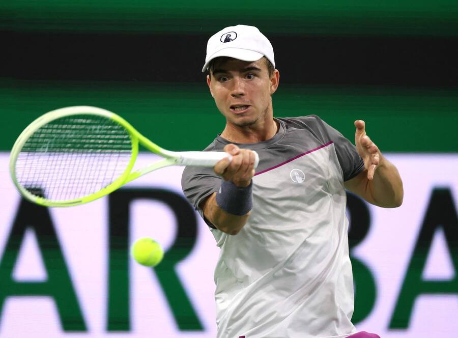 Dalibor Svrčina během utkání proti Janniku Sinnerovi na turnaji v&nbsp;Indian Wells v&nbsp;roce 2026