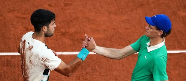 Carlos Alcaraz a Jannik Sinner na French Open 2025