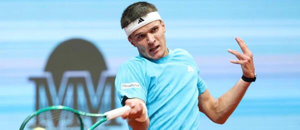 Jakub Menšík během zápasu proti Karenu Khachanovovi ve třetím kole ATP 1000 Madrid 2026