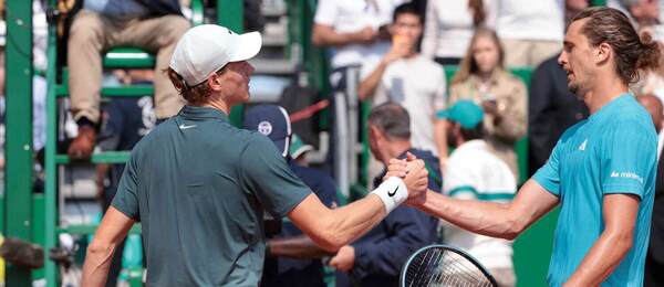 Jannik Sinner a Alexander Zverev po zápase v Monte Carlu