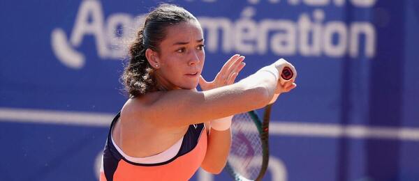 Tereza Valentová během turnaje WTA 125 ve francouzském Saint-Malo
