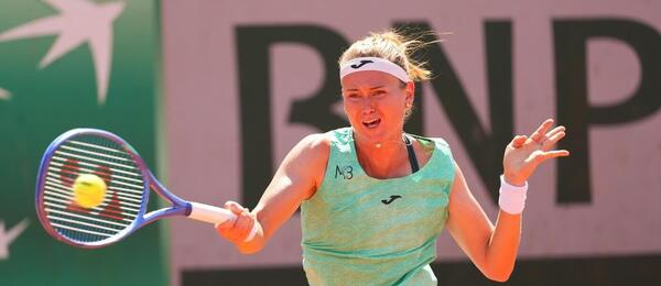 Marie Bouzková během zápasu 2. kola French Open 2026