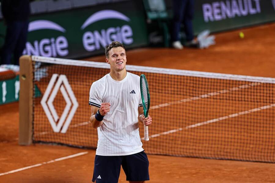 Jakub Menšík po osmifinálové bitvě s&nbsp;Andreyem Rublevem, Roland Garros 2026