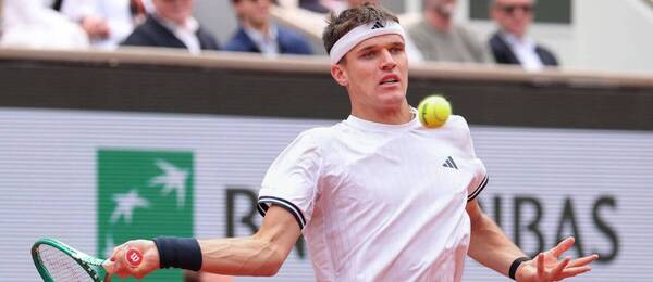 Jakub Menšík během semifinále Roland Garros 2026