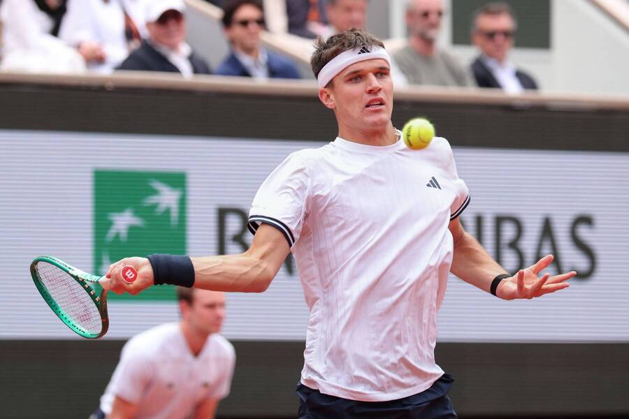 Jakub Menšík během semifinále Roland Garros 2026