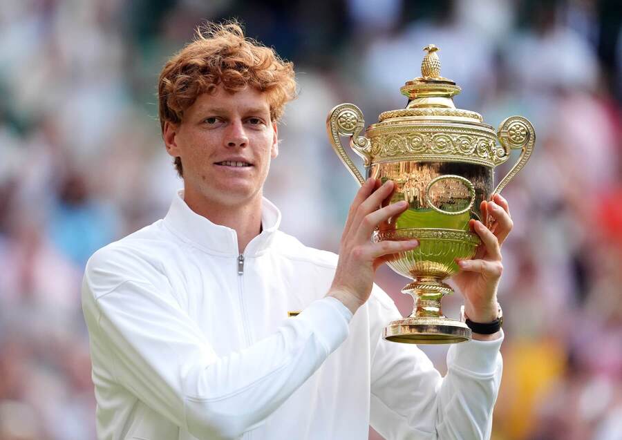 Vítěz loňského Wimbledonu mezi muži, Jannik Sinner