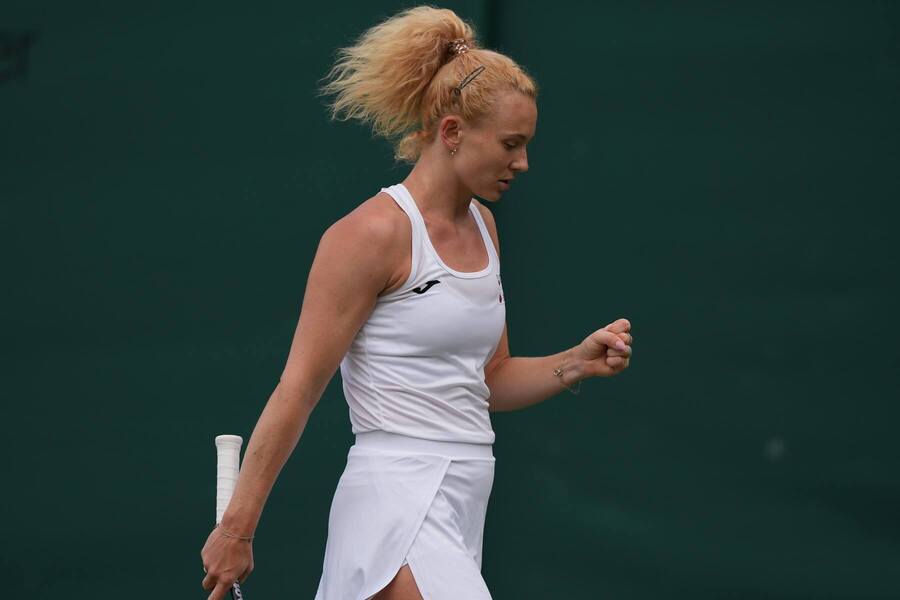 Kateřina Siniaková během prvního kola Wimbledonu 2026