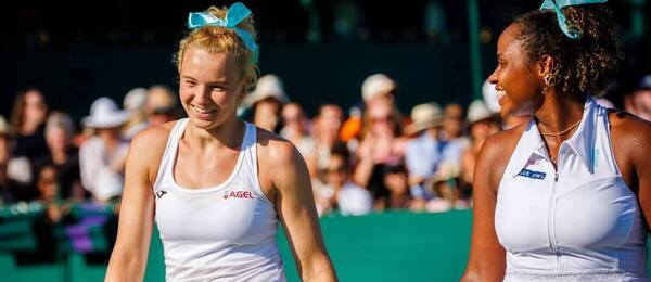 Kateřina Siniaková a Taylor Townsend v prvním kole Wimbledonu 2026