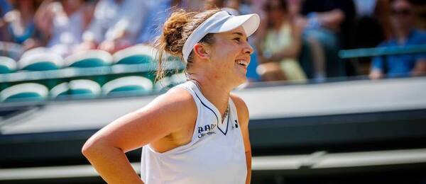 Česká hráčka Linda Nosková proti Elise Mertens ve čtvrtfinále Wimbledonu 2026