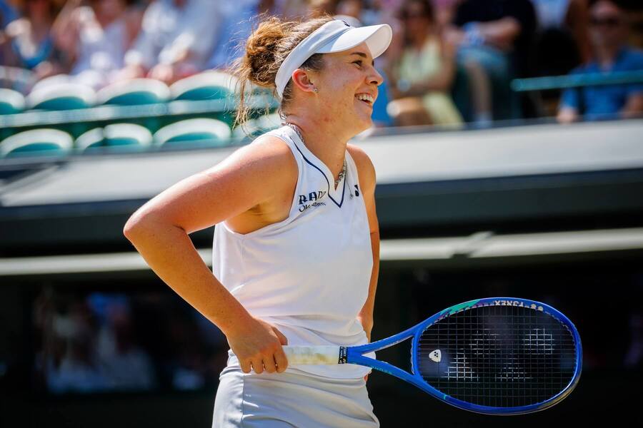 Česká hráčka Linda Nosková proti Elise Mertens ve čtvrtfinále Wimbledonu 2026