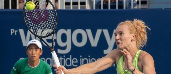 Shuai Zhang a Kateřina Siniaková během čtvrtfinále WTA 1000 Toronto 2026