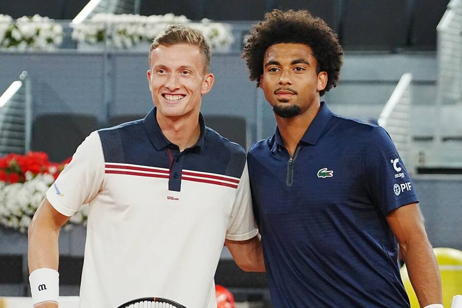 Jiří Lehečka a&nbsp;Arthur Fils před zápasem na turnaji v&nbsp;Madridu v&nbsp;roce 2026
