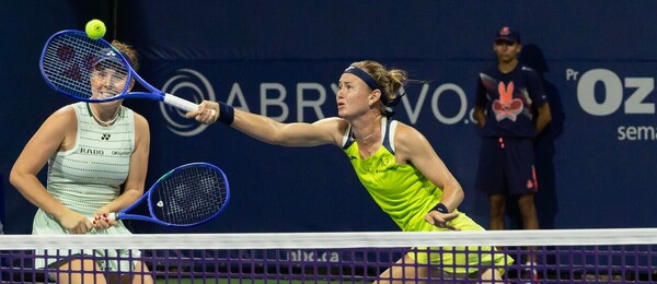 Marie Bouzková a Linda Nosková na turnaji v Torontu 2026