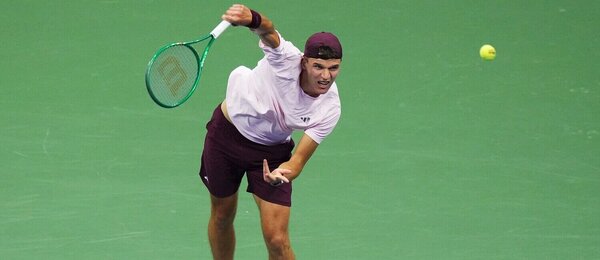 Jakub Menšík během finále mixu na US Open 2026