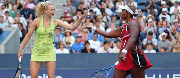 Kateřina Siniaková a Taylor Townsend v osmifinále US Open 2026