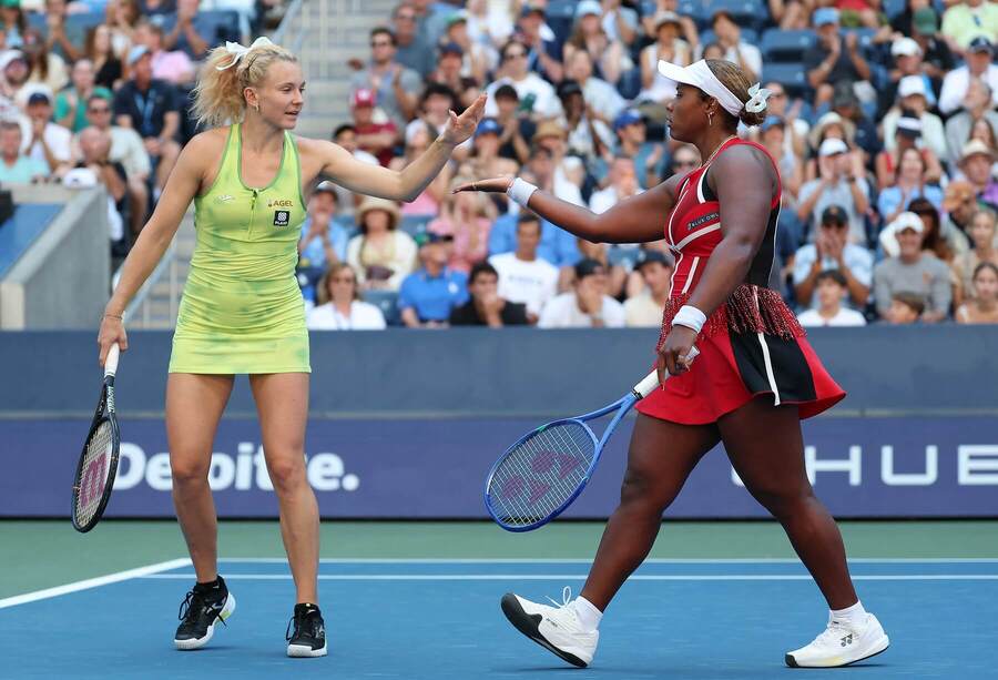 Kateřina Siniaková a&nbsp;Taylor Townsend v&nbsp;osmifinále US Open 2026
