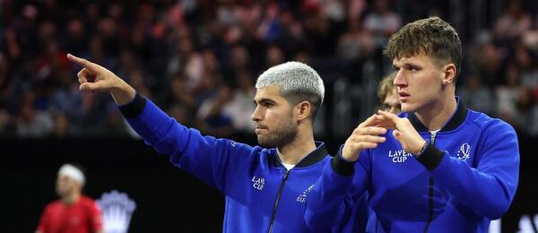 Carlos Alcaraz a Jakub Menšík na Laver Cupu 2025