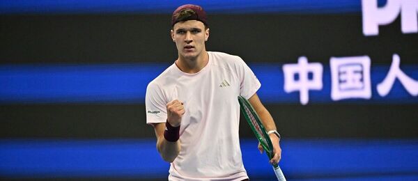 Jakub Menšík během 1. kola ATP 500 Peking 2026