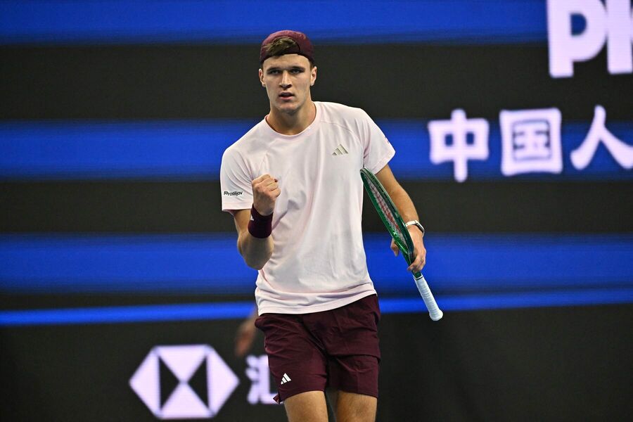 Jakub Menšík během 1.&nbsp;kola ATP 500 Peking 2026